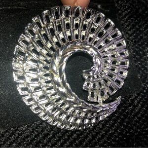 Vintage tasteful 60’s Sarah Coventry silver spiral brooch -gently used